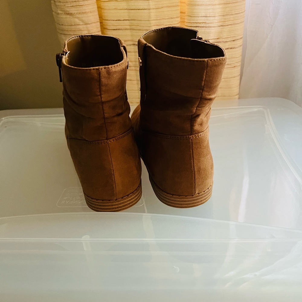 NEW Girls Slouch Bootie - Tan - Picture 4 of 6